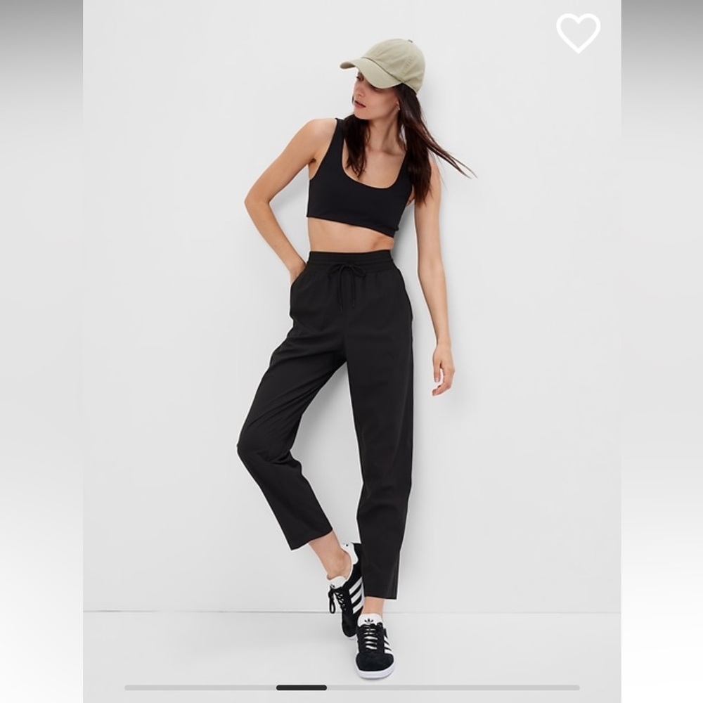 Gap Relaxed Run Around Pant